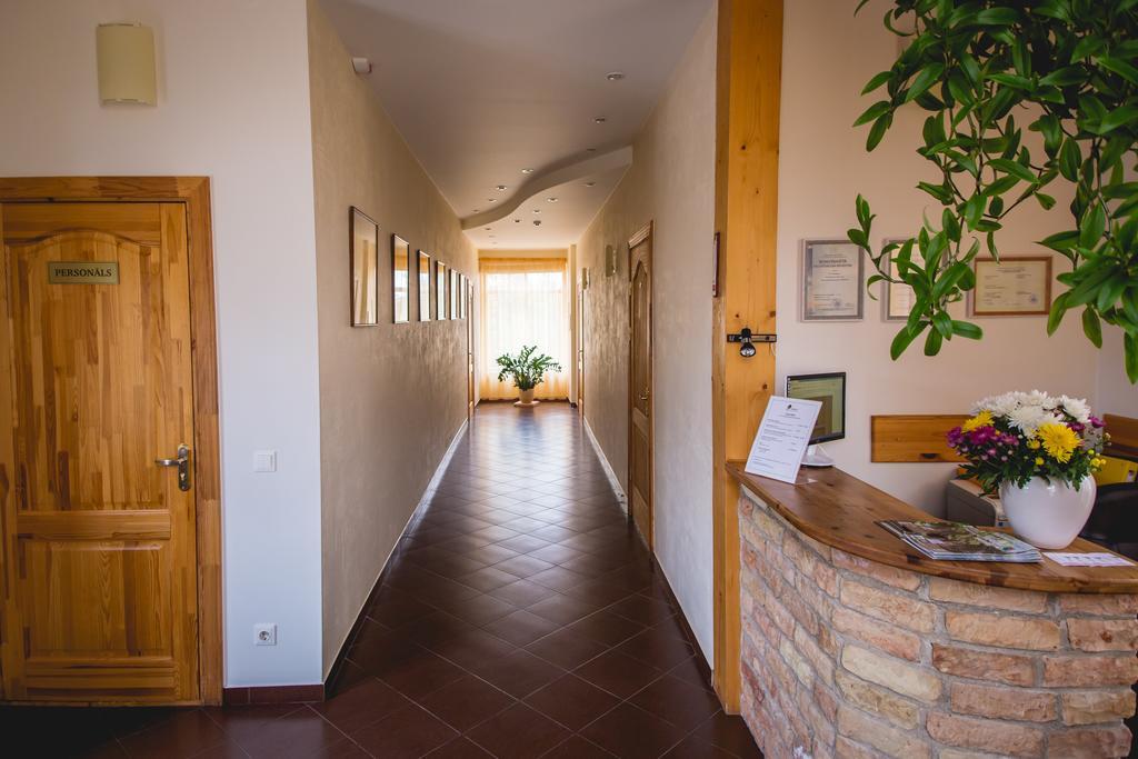 Viesu Maja Janis Hotel Madona Exterior photo