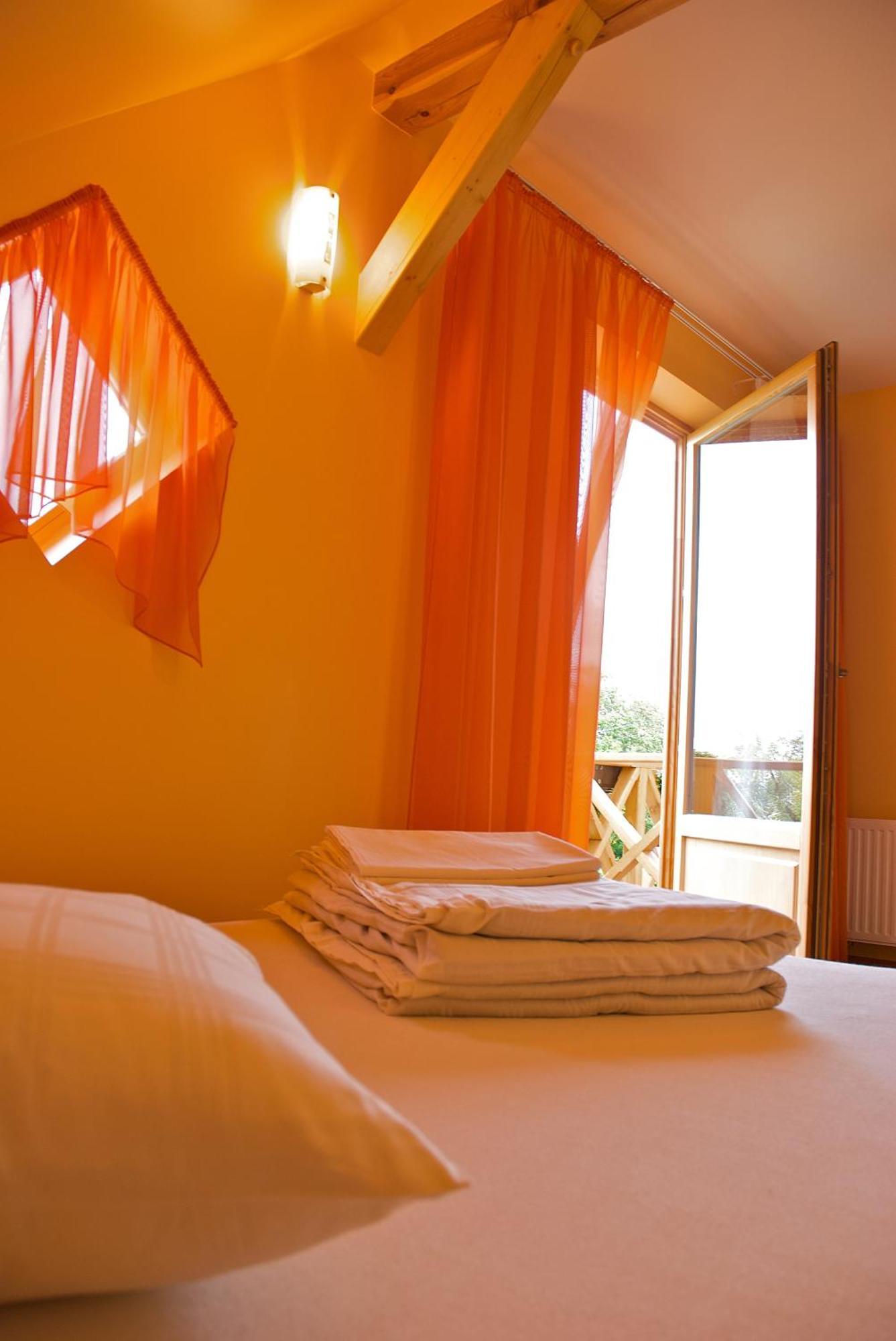 Viesu Maja Janis Hotel Madona Exterior photo